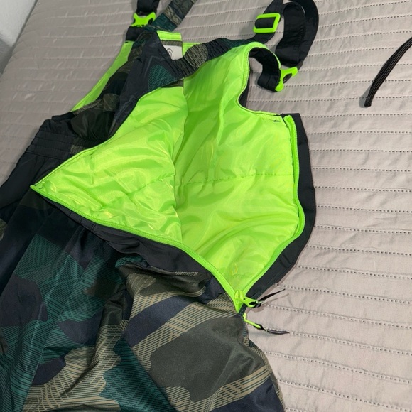 NWOT champion boys unisex Sz:xxl/20 Camo Snow Bib winter insulated Overalls - Picture 13 of 16